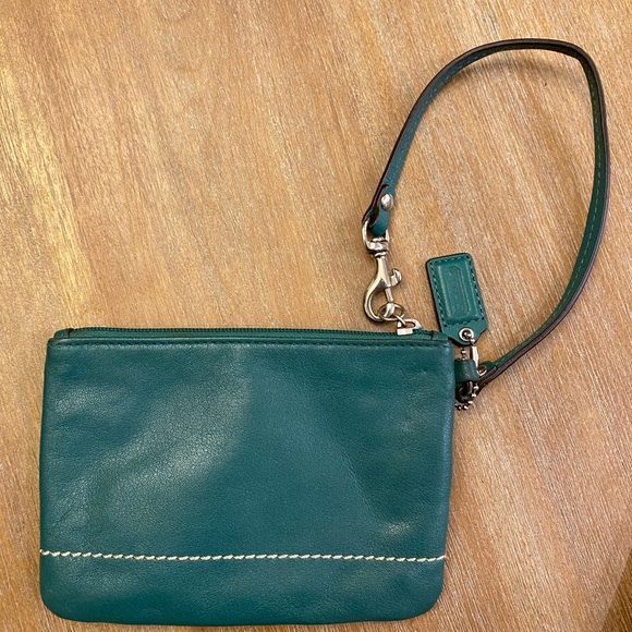 Coach clutch wristlet - Picture 3 of 3